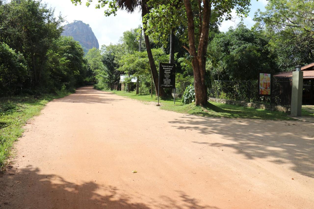 Thal Sewana Home Stay Sigirija Zewnętrze zdjęcie